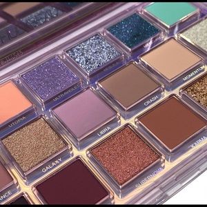 Huss beauty mercury retrograde pallet